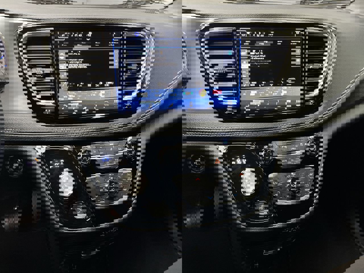 Used 2023 Chrysler Pacifica Touring image 17