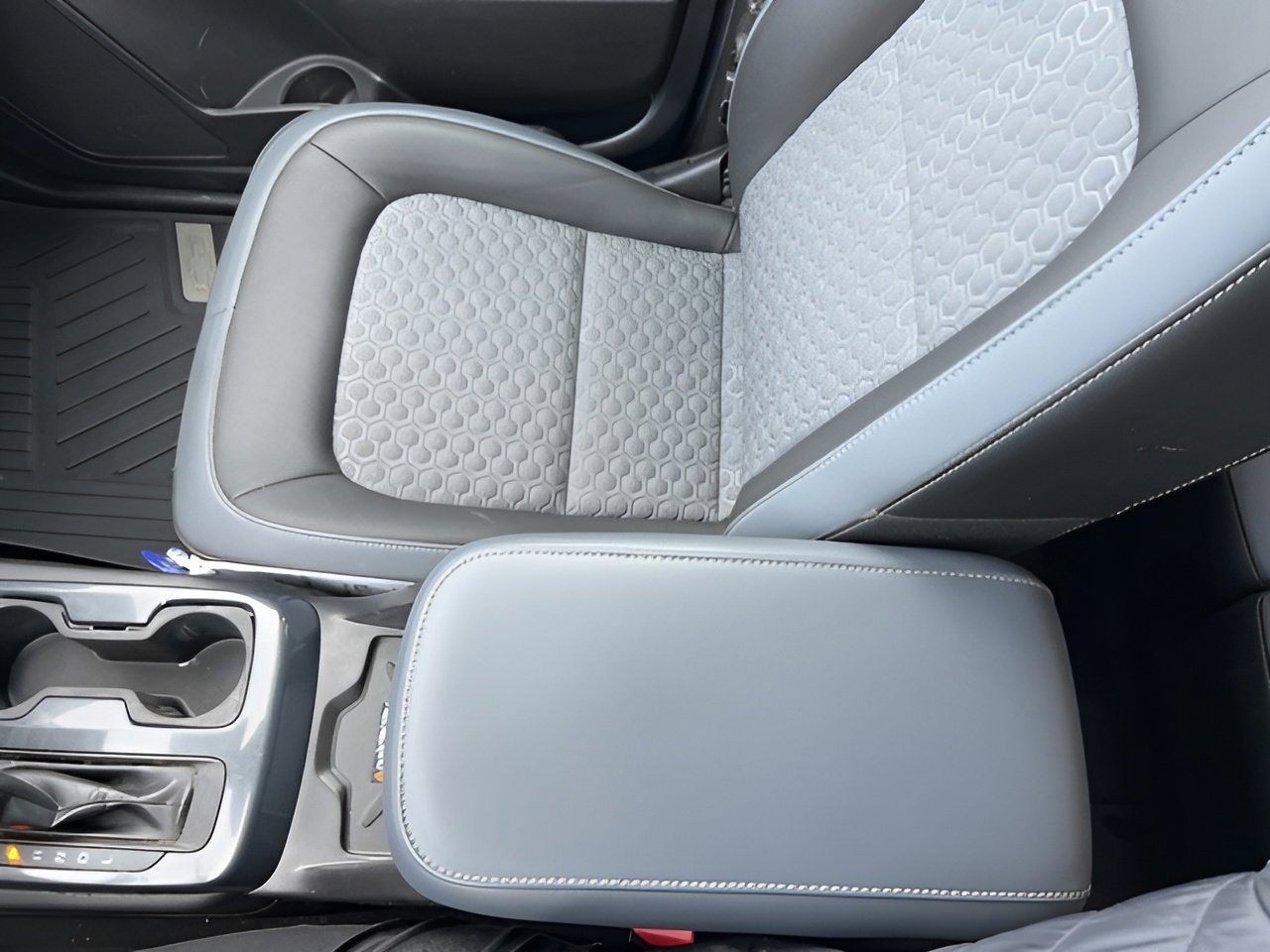 Used 2021 Chevrolet Colorado Z71 w/ LPO, Tonneau and Step Package image 16