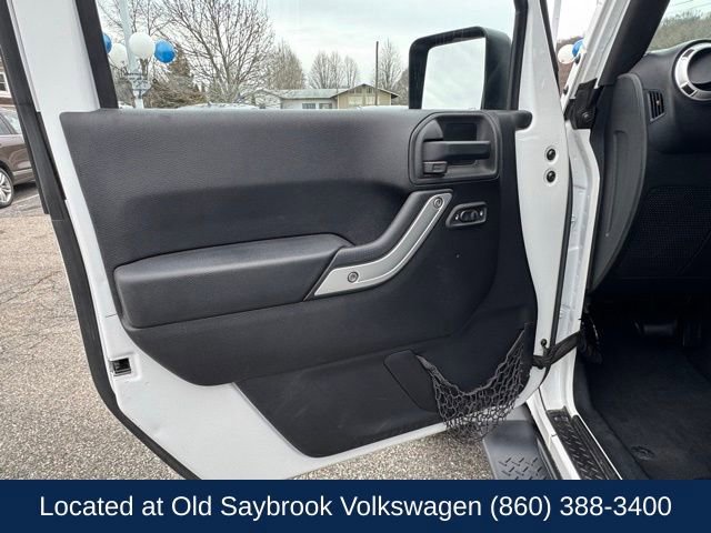 Used 2015 Jeep Wrangler Unlimited Sahara w/ Connectivity Group image 29