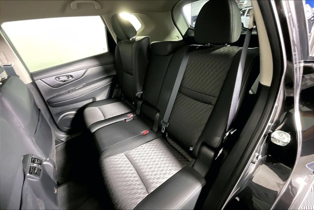 Used 2020 Nissan Rogue SV FWD image 34