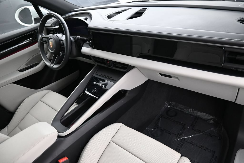 Certified 2025 Porsche Macan Electric RWD image 30