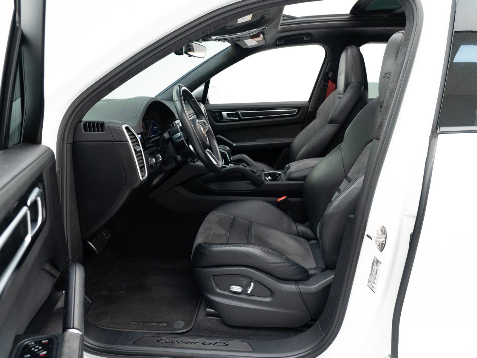 Certified 2021 Porsche Cayenne GTS image 17