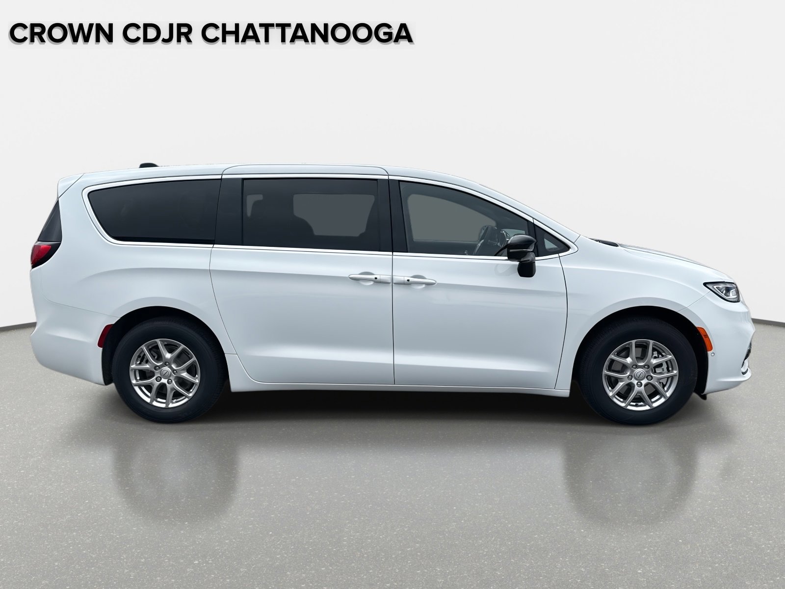 New 2026 Chrysler Pacifica Select image 3