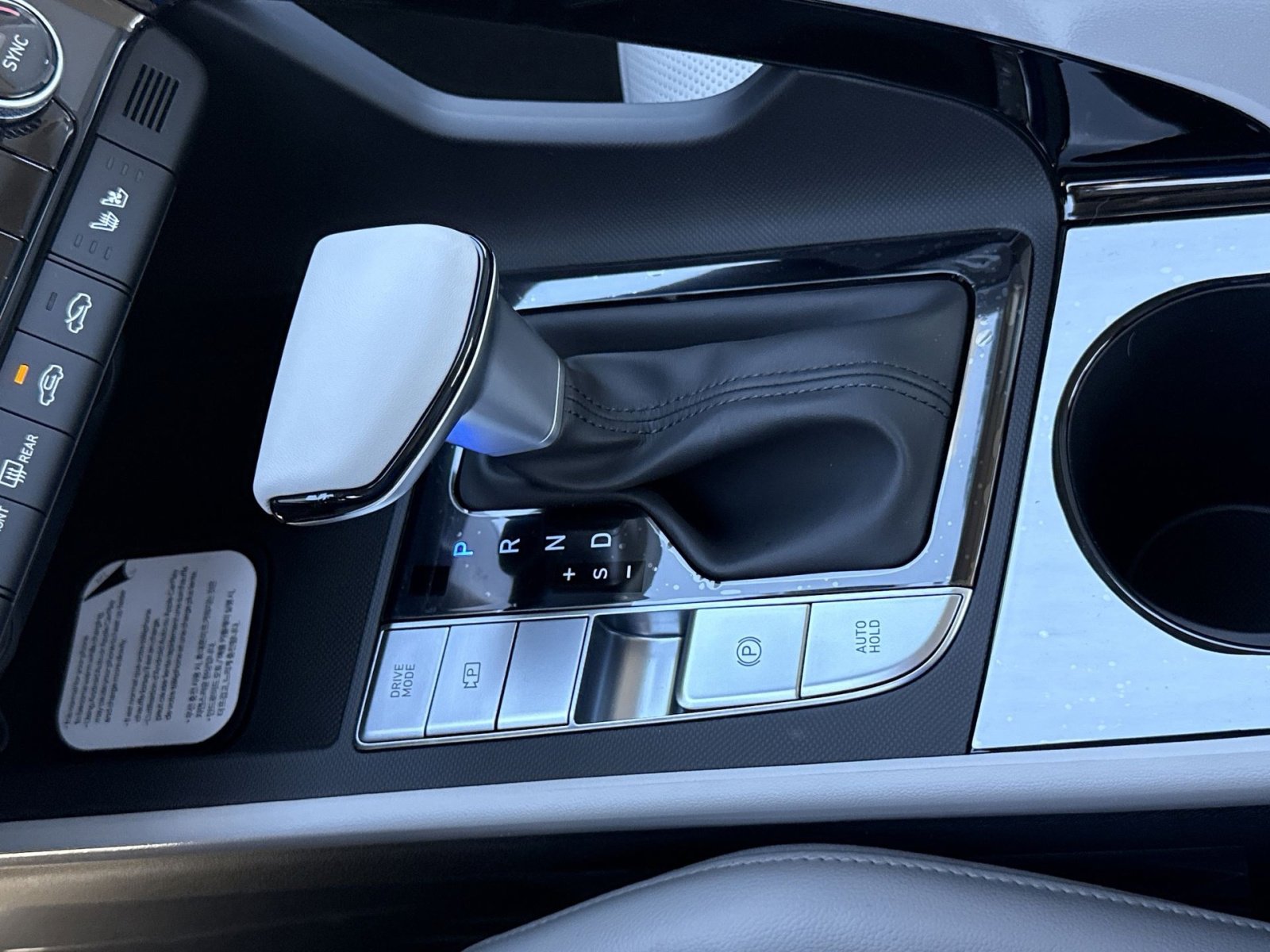 New 2026 Hyundai Elantra Limited image 22