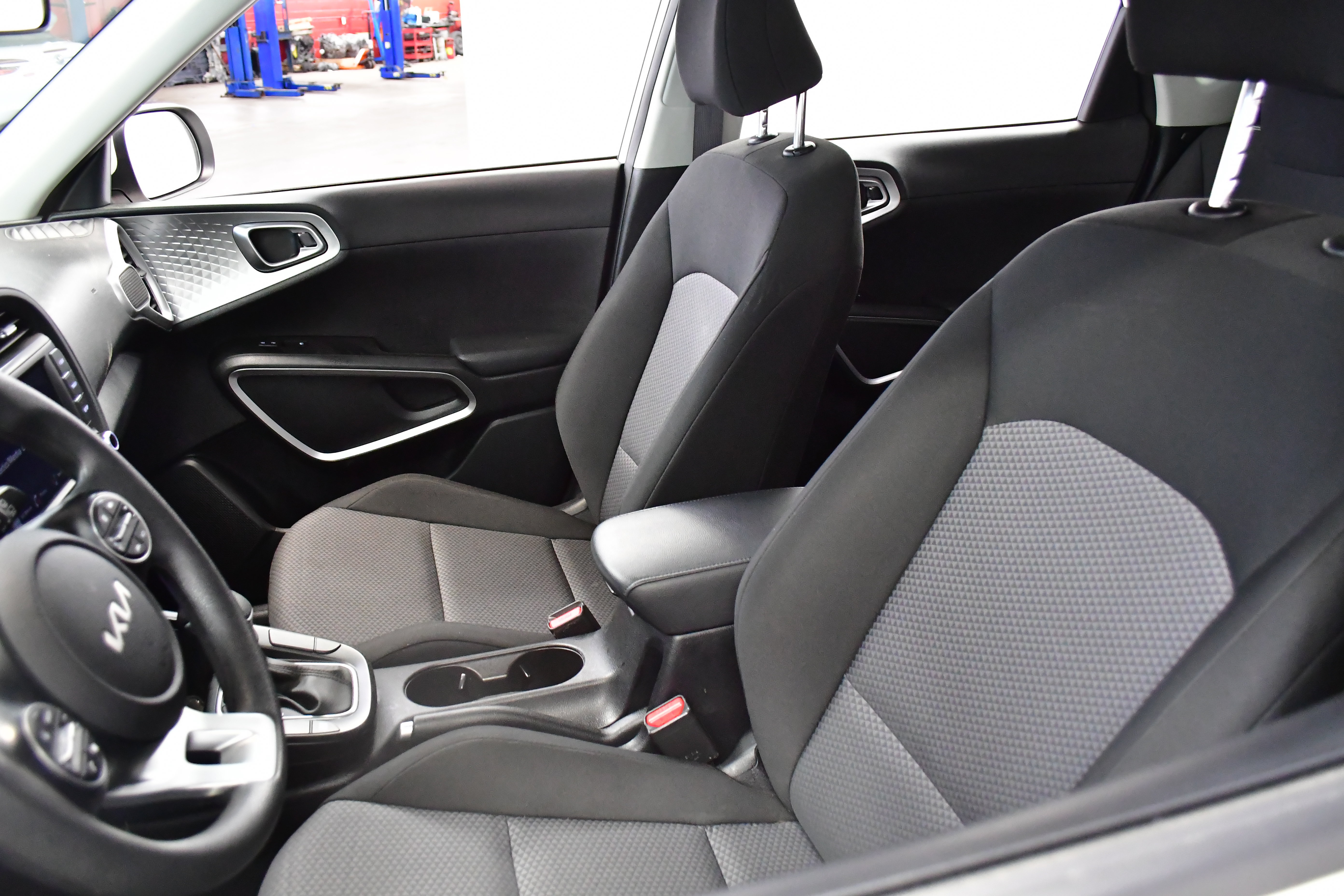 Used 2024 Kia Soul LX w/ Option Group 015 FWD image 10
