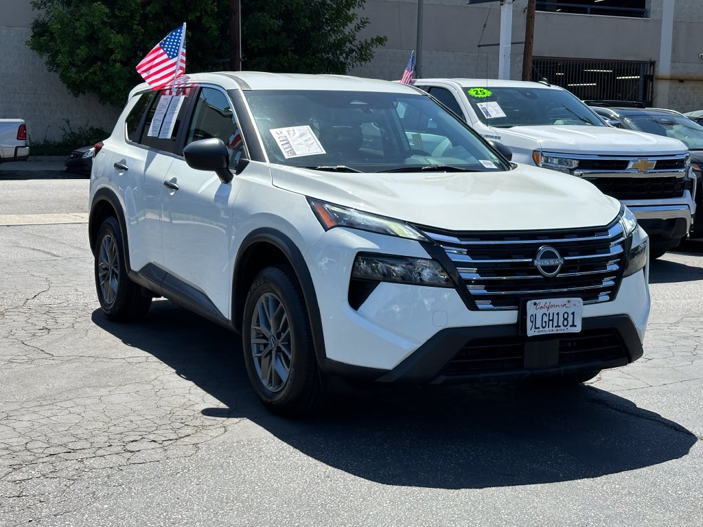 Used 2024 Nissan Rogue S FWD image 10