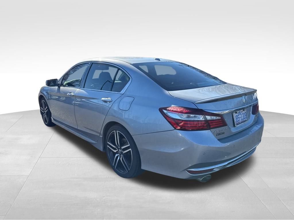 Used 2017 Honda Accord Touring image 6