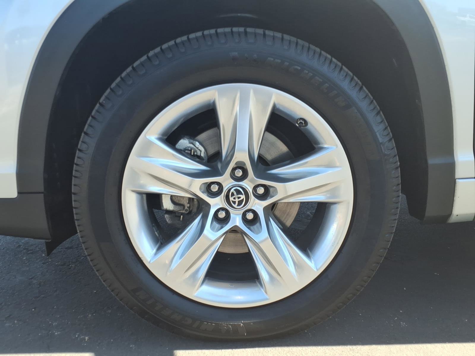 Certified 2017 Toyota Highlander Limited image 9