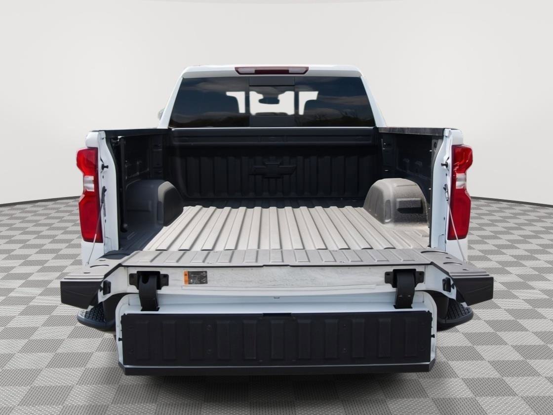 Used 2025 Chevrolet Silverado 1500 LT Trail Boss w/ Convenience Package II AWD/4WD image 7