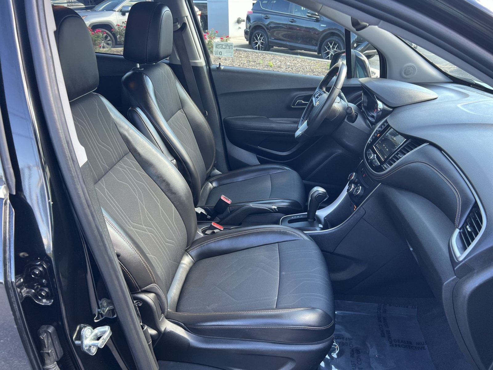 Used 2019 Chevrolet Trax LT w/ LT Convenience Package FWD image 25