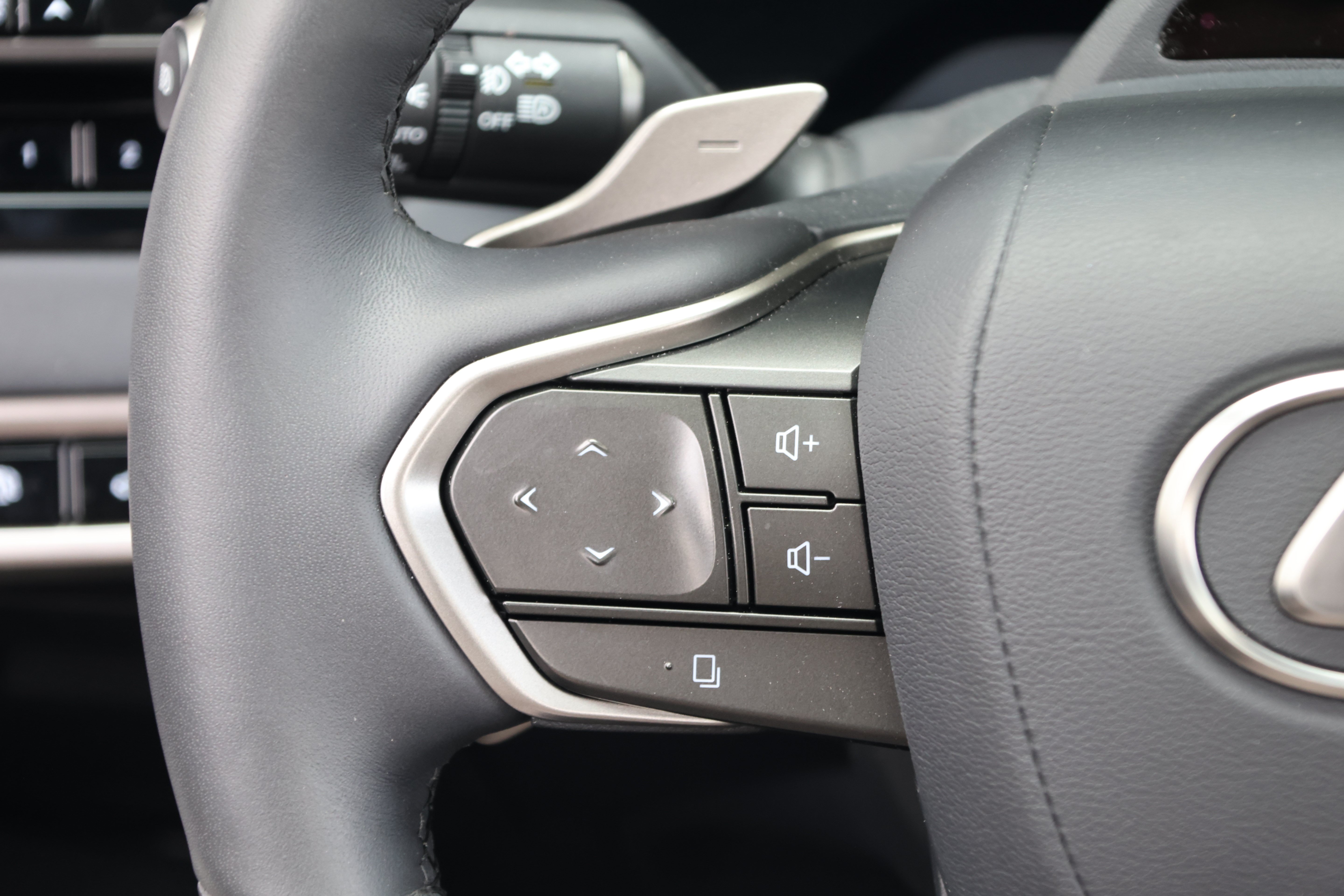 Used 2025 Lexus RX 350 Premium Plus w/ Convenience Package FWD image 17