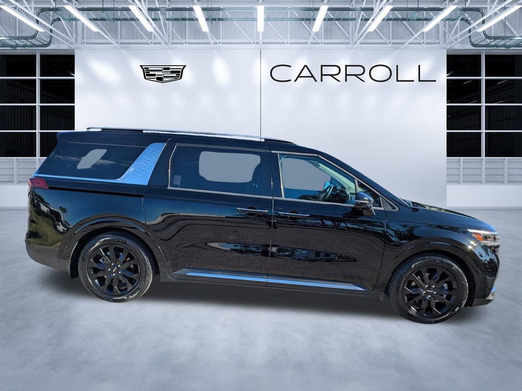 Used 2024 Kia Carnival SX Prestige image 3