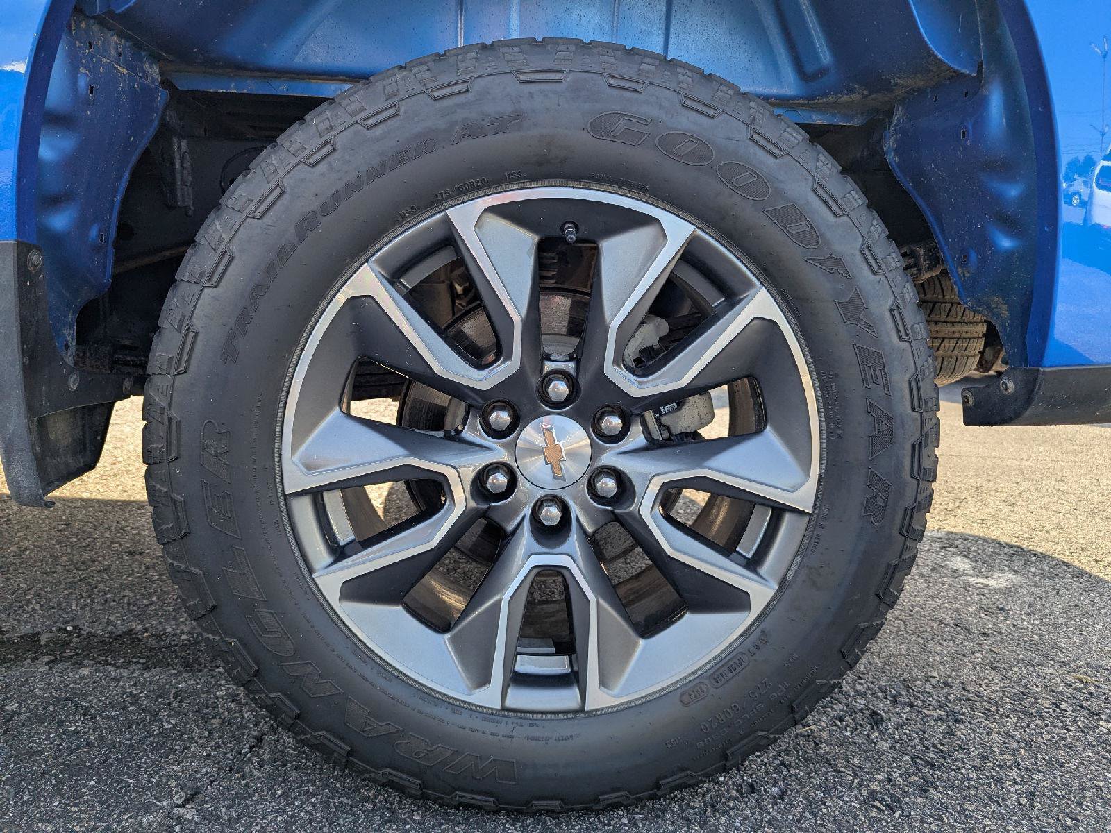 Used 2025 Chevrolet Silverado 1500 LT AWD/4WD image 11