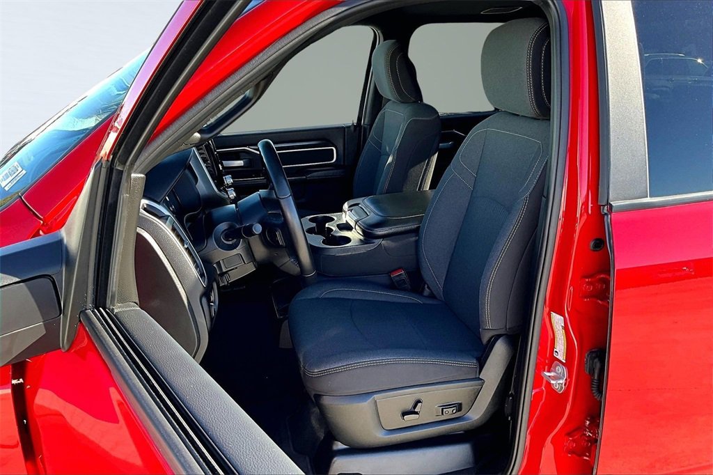 Used 2024 RAM 2500 Big Horn w/ Sport Appearance Package image 26