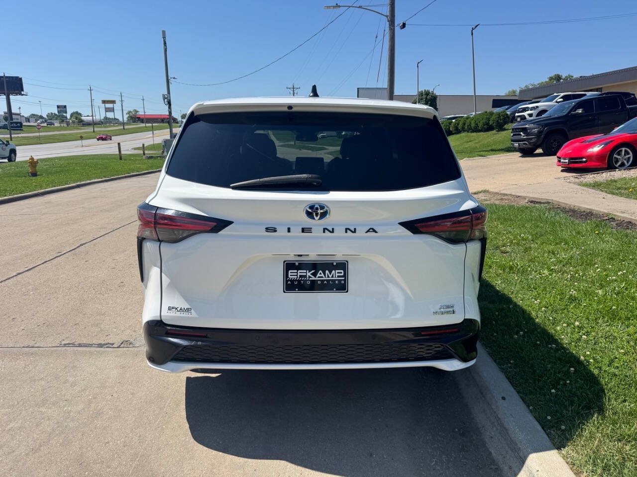 Used 2021 Toyota Sienna XSE FWD image 4