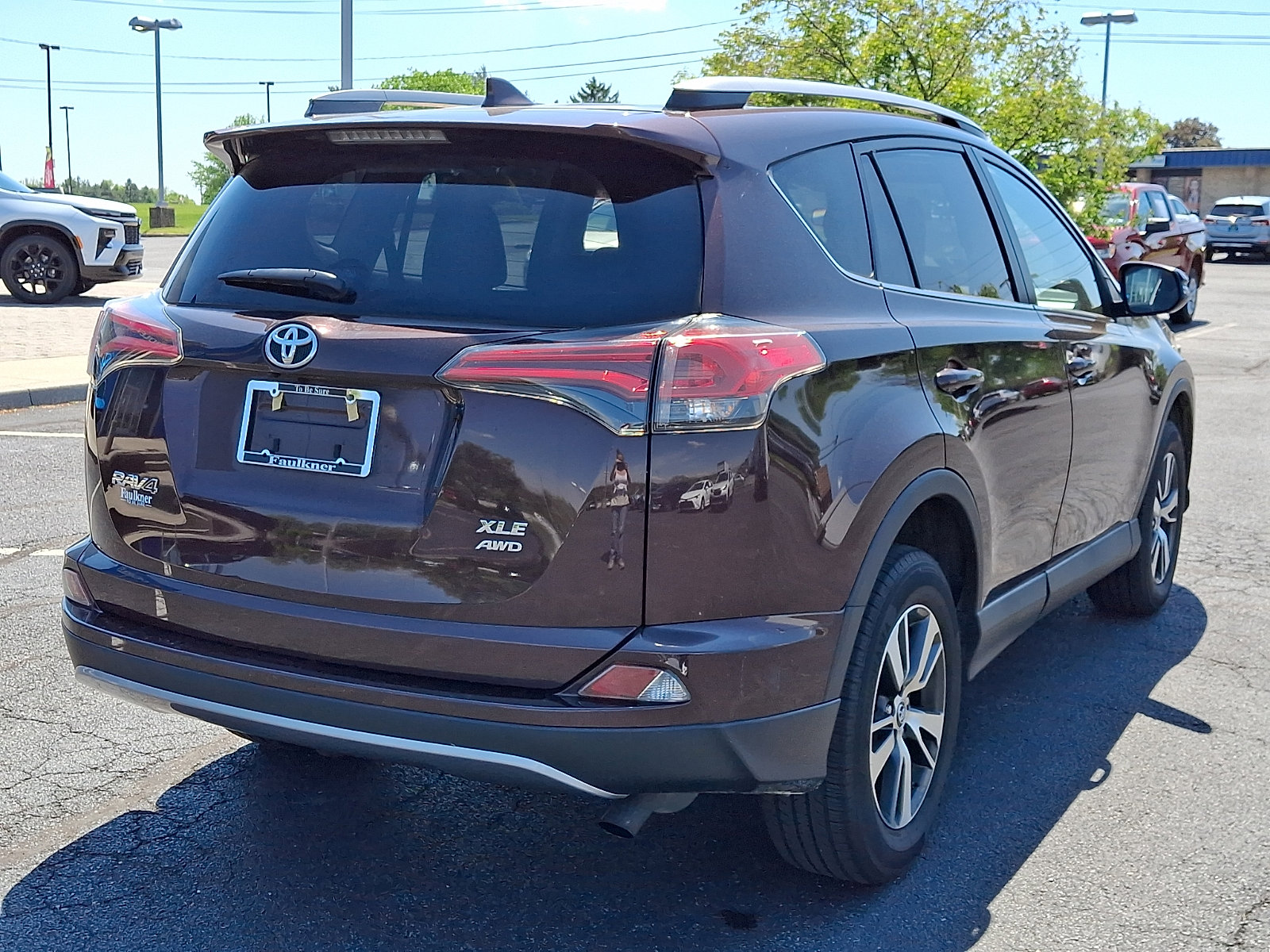 Used 2018 Toyota RAV4 XLE AWD/4WD image 6