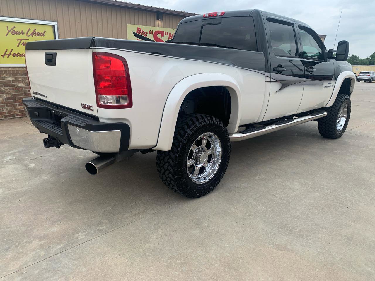 Used 2008 GMC Sierra 2500 SLT w/ Z71 Off-Road Package AWD/4WD image 2