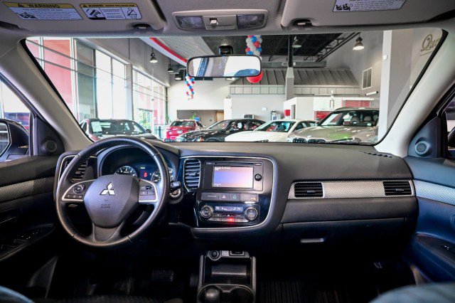 Used 2014 Mitsubishi Outlander SE AWD/4WD image 30