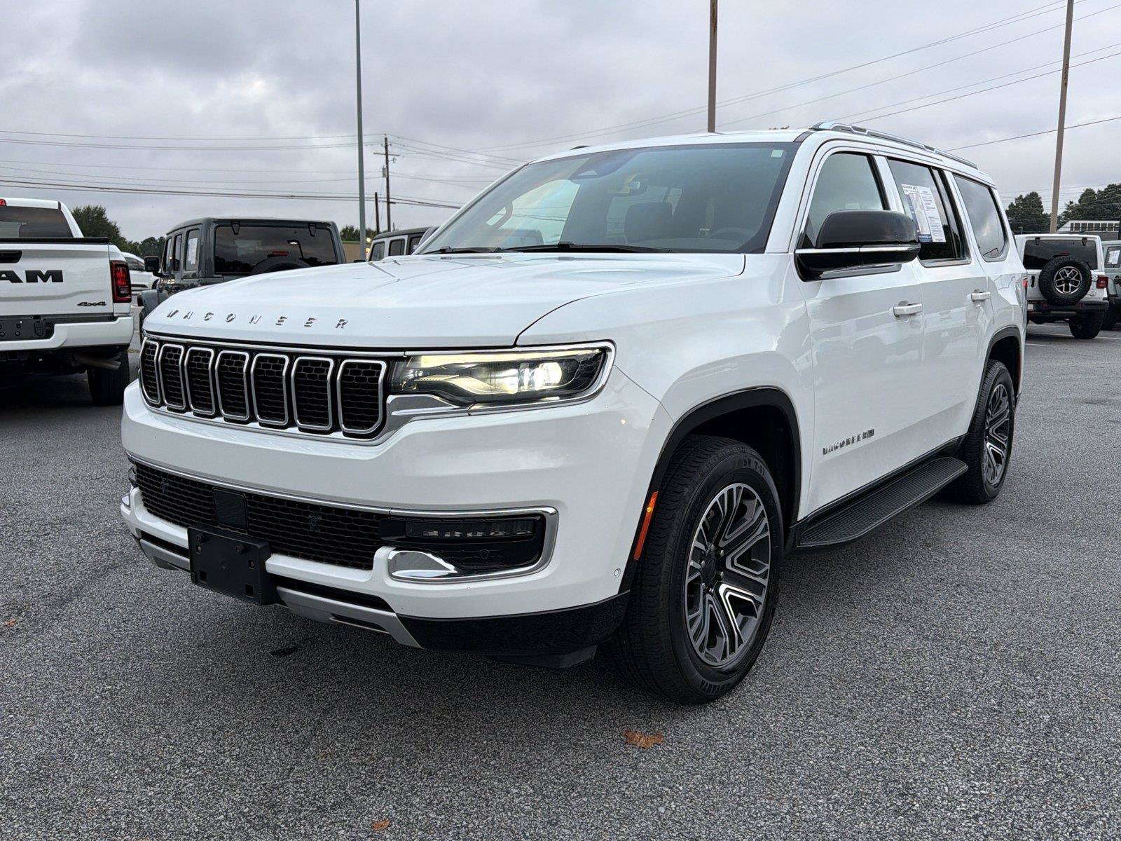Used 2024 Jeep Wagoneer Series II w/ Flexible Seating Group RWD image 2