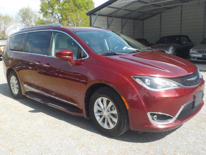 Used 2018 Chrysler Pacifica Touring-L image 7