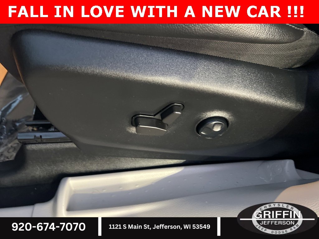 Used 2022 Chrysler Pacifica Touring-L image 20