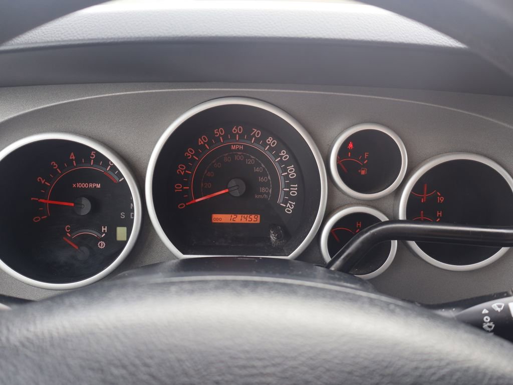 Used 2013 Toyota Tundra 4x4 CrewMax w/ Tow Pkg image 2