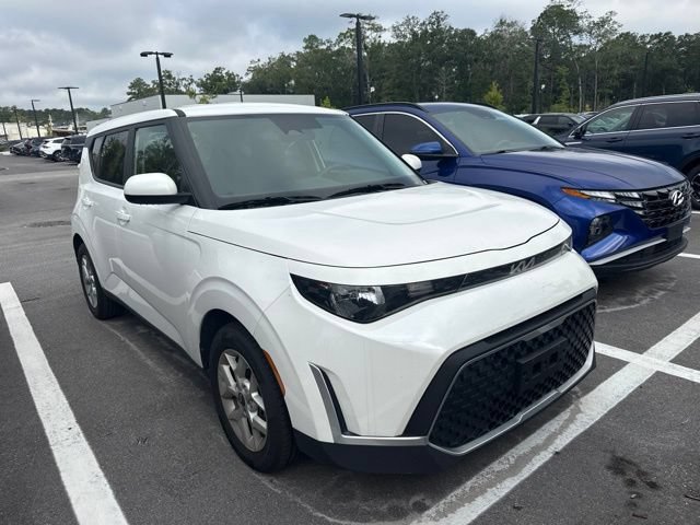 Used 2025 Kia Soul LX w/ LX Technology Package FWD image 1