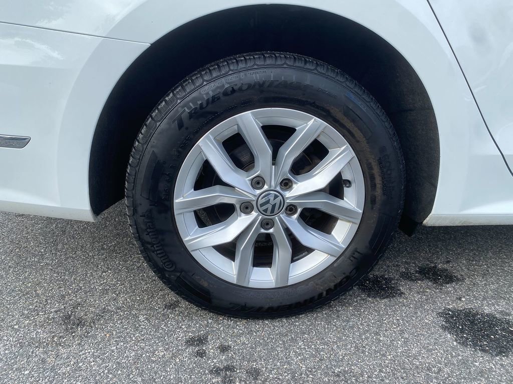 Used 2018 Volkswagen Passat 2.0T S image 29
