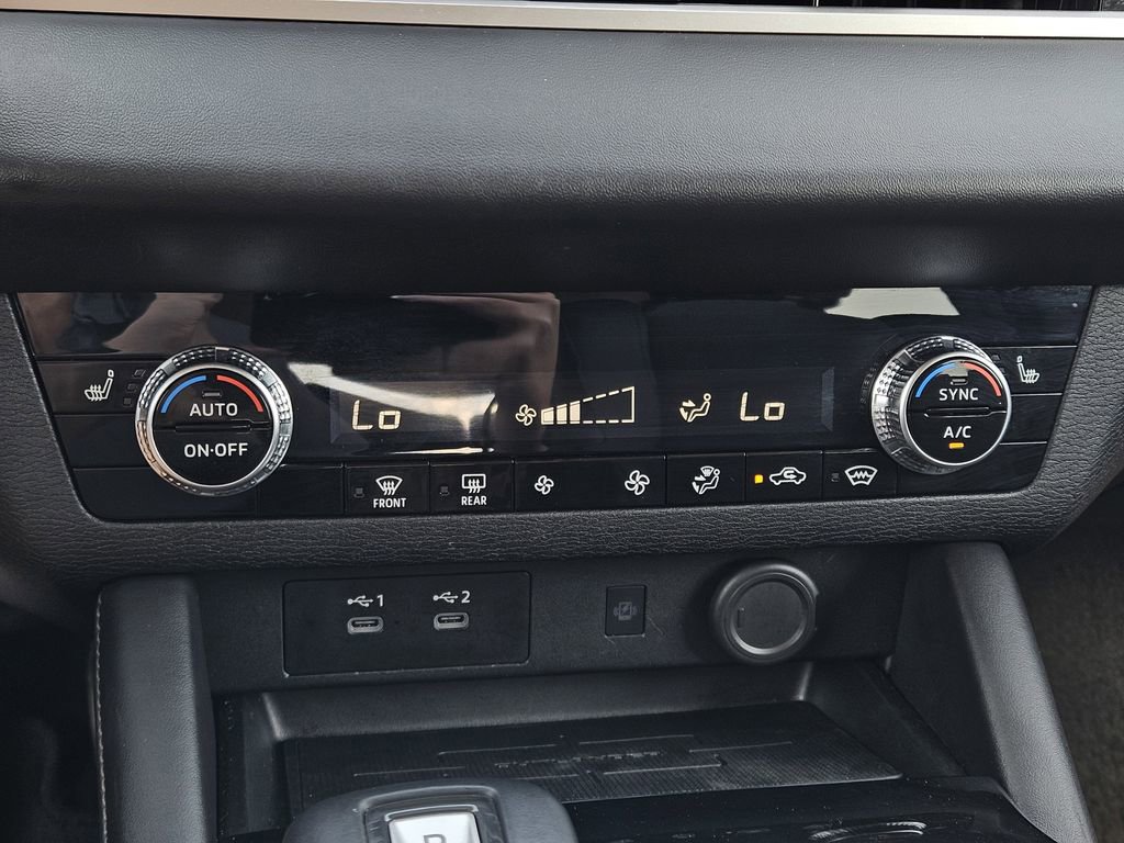 Used 2025 Mitsubishi Outlander SE AWD/4WD image 15