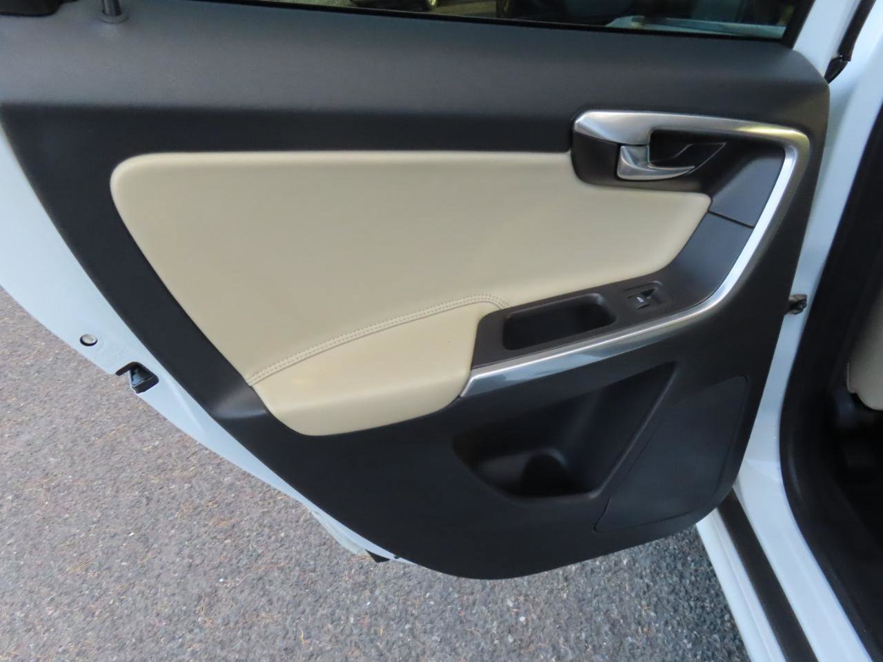 Used 2016 Volvo XC60 T6 w/ Protection Package AWD/4WD image 15