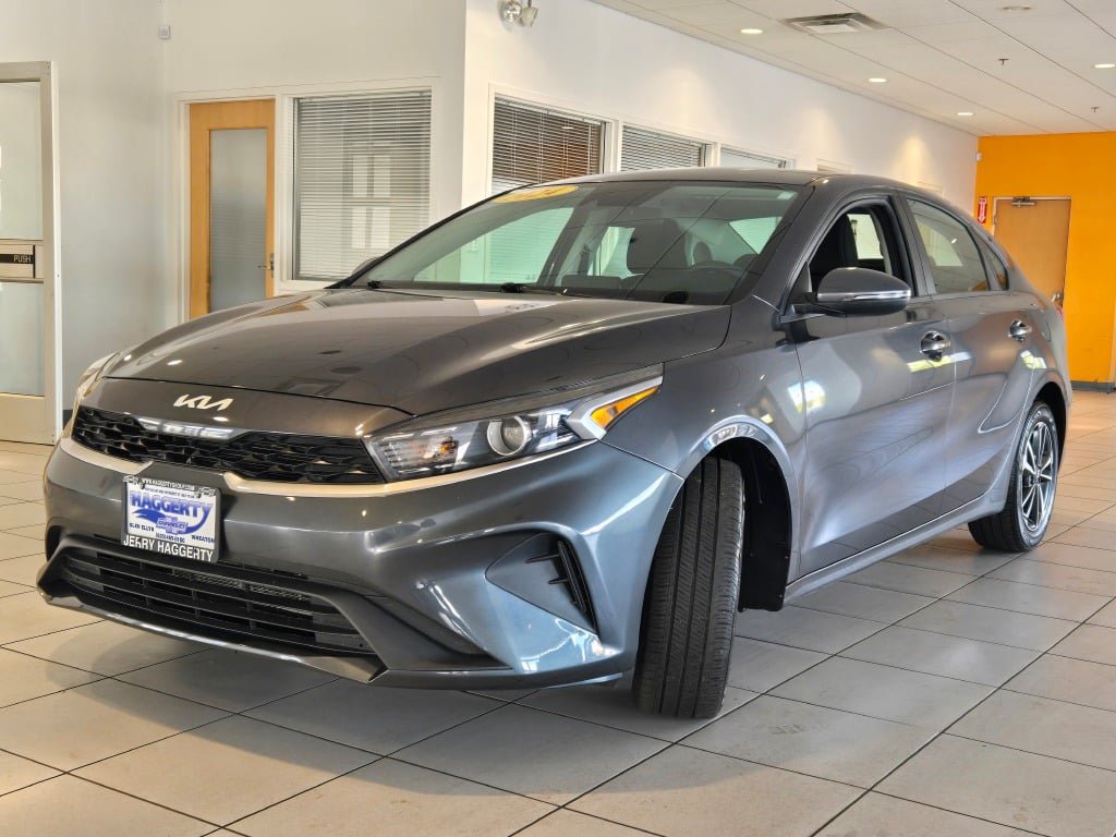 Used 2024 Kia Forte LXS w/ LXS Technology Package FWD image 4