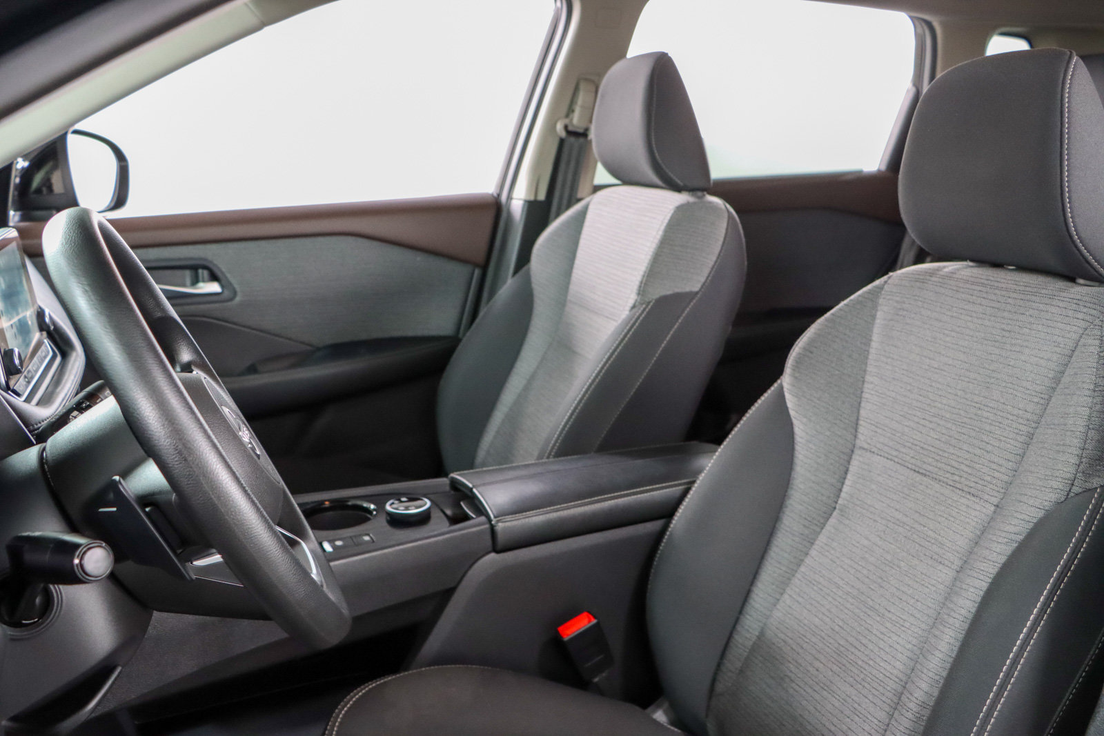 Used 2022 Nissan Rogue SV AWD/4WD image 23