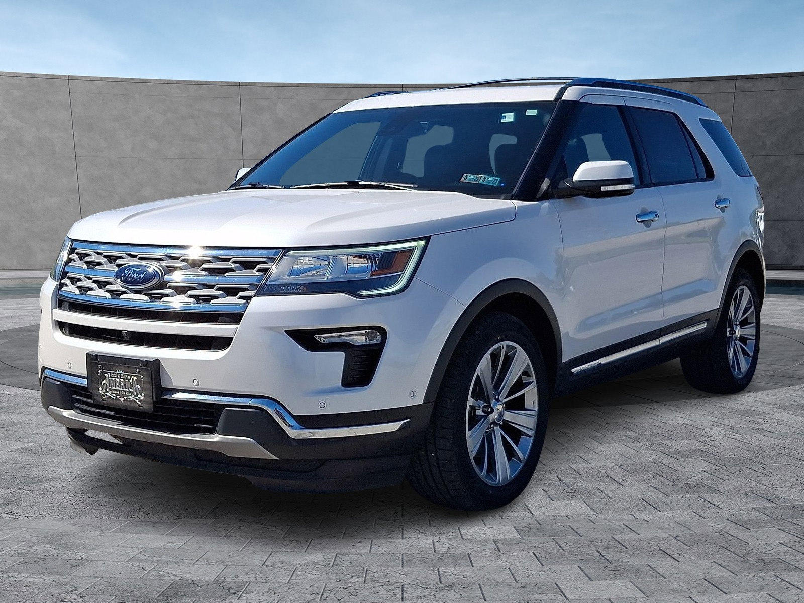 Used 2018 Ford Explorer Limited w/ Equipment Group 301A AWD/4WD image 4