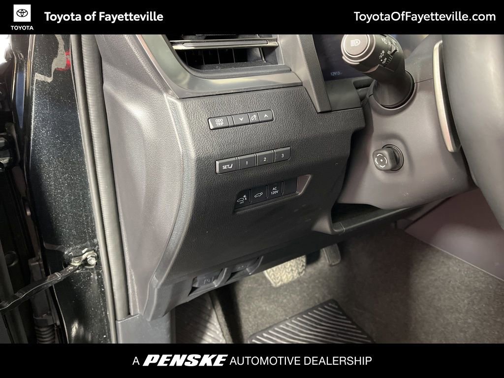 Used 2025 Lexus GX 550 w/ Accessory Package (2T) image 25