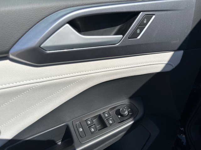 New 2025 Volkswagen Taos SEL image 19