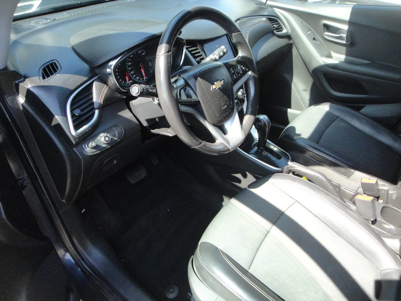 Used 2021 Chevrolet Trax LT w/ Driver Confidence Package image 8