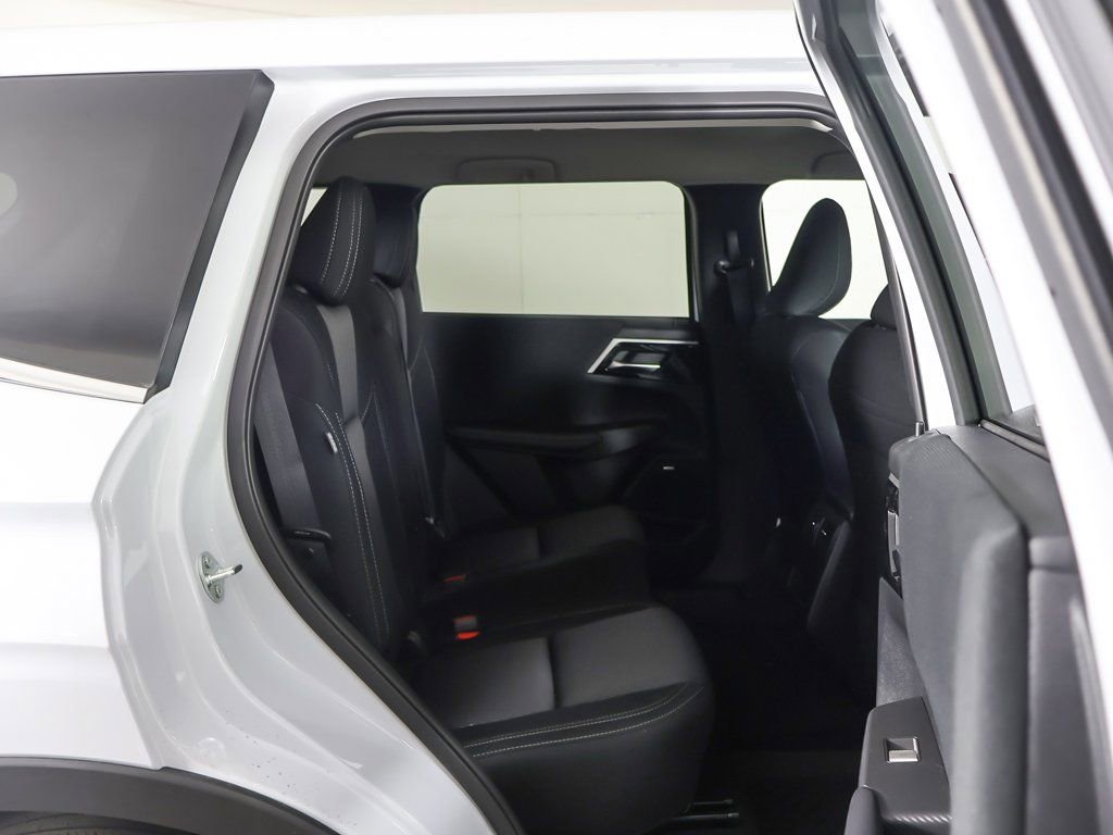 New 2026 Mitsubishi Outlander ES FWD image 31