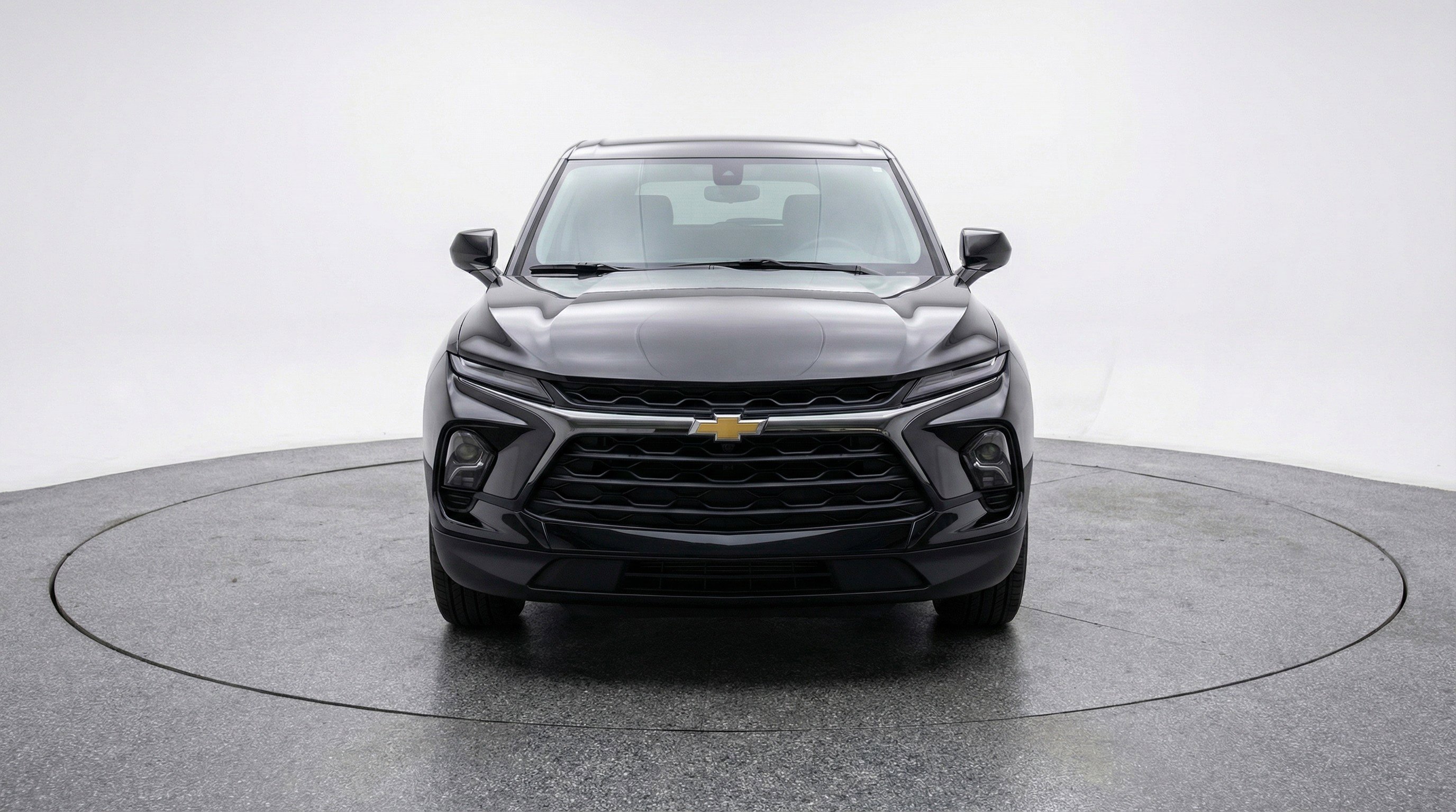 Used 2025 Chevrolet Blazer LT FWD image 2