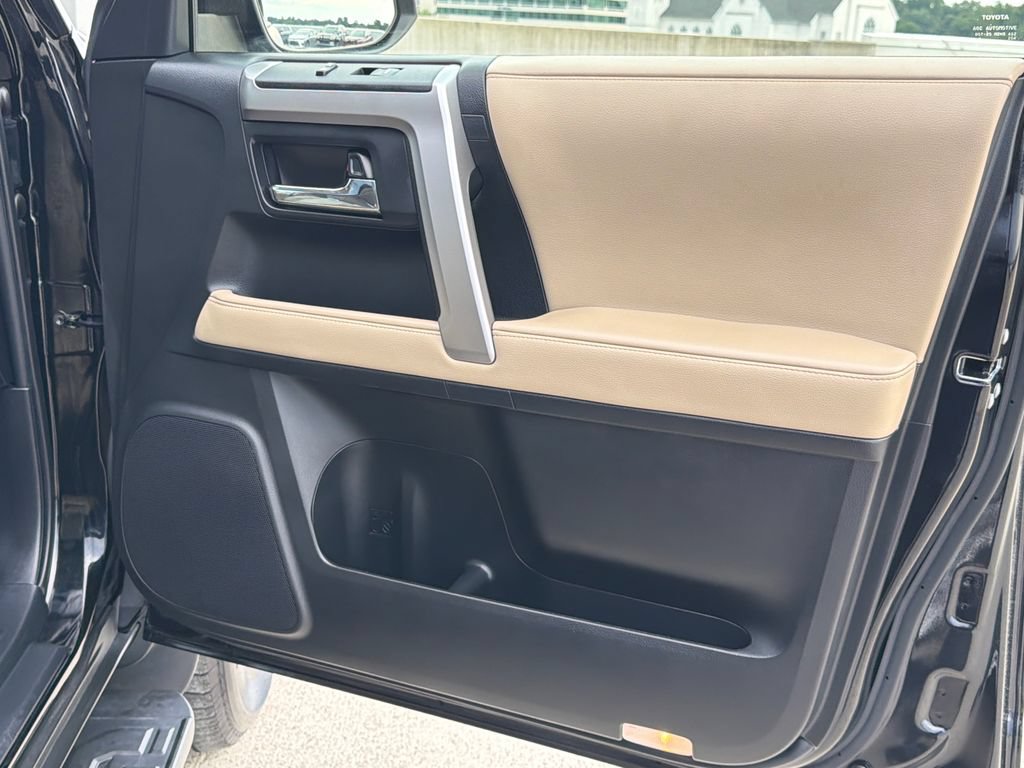 Used 2022 Toyota 4Runner SR5 Premium w/ Moonroof Package AWD/4WD image 15