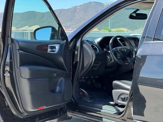 Used 2016 Nissan Pathfinder Platinum AWD/4WD image 9