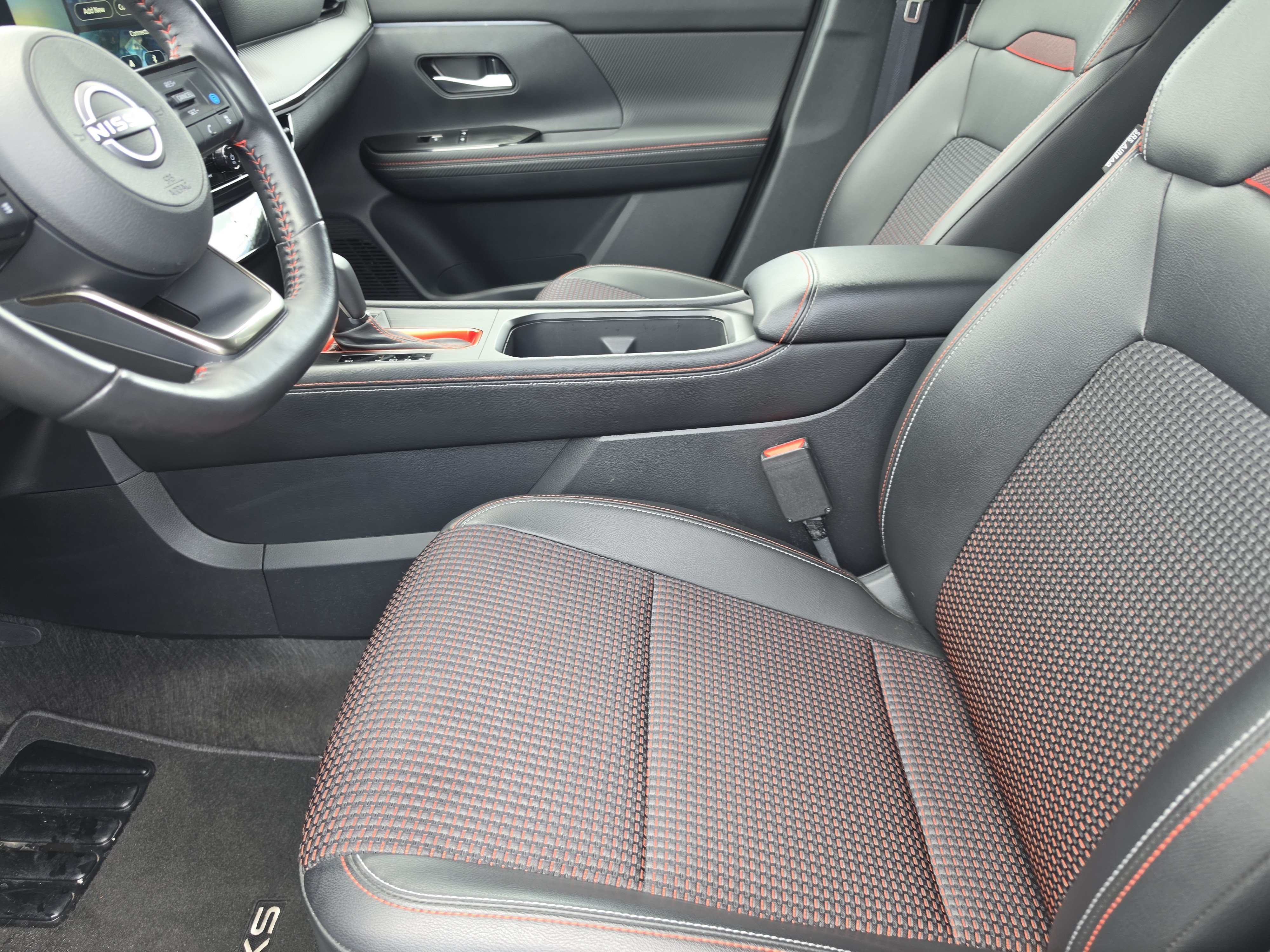 Used 2025 Nissan Kicks SR w/ SR Premium Package FWD image 9