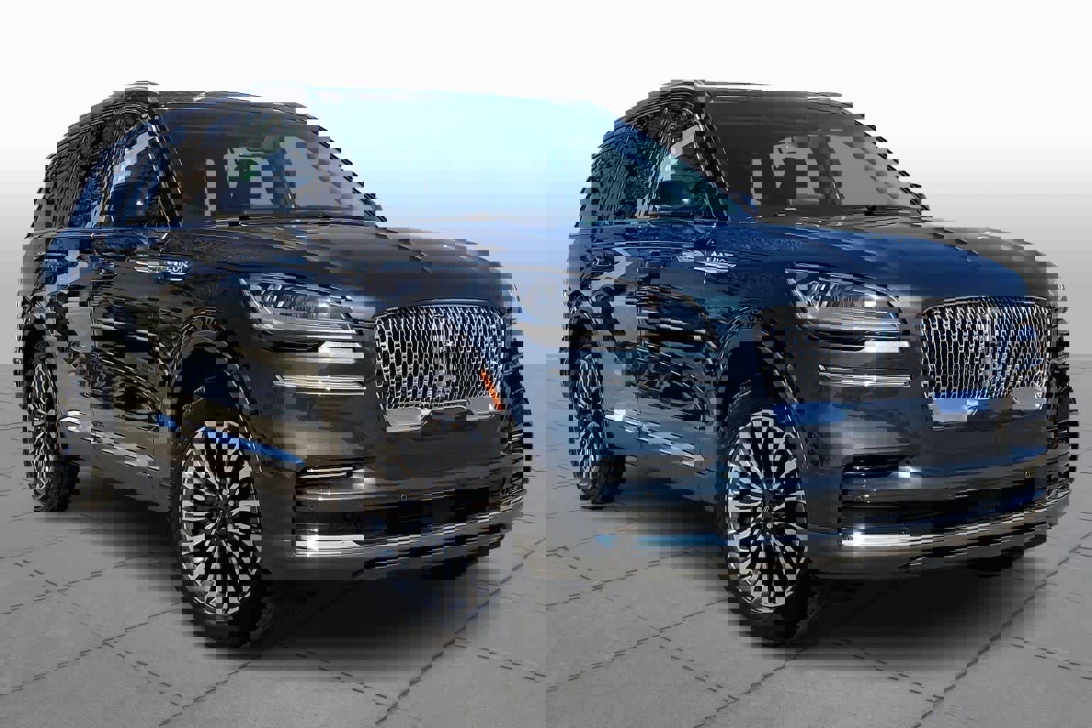 Used 2023 Lincoln Aviator Reserve w/ Equipment Group 201A image 3