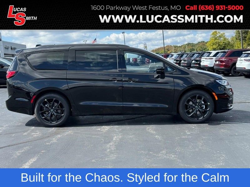 New 2026 Chrysler Pacifica Limited w/ S Appearance Package