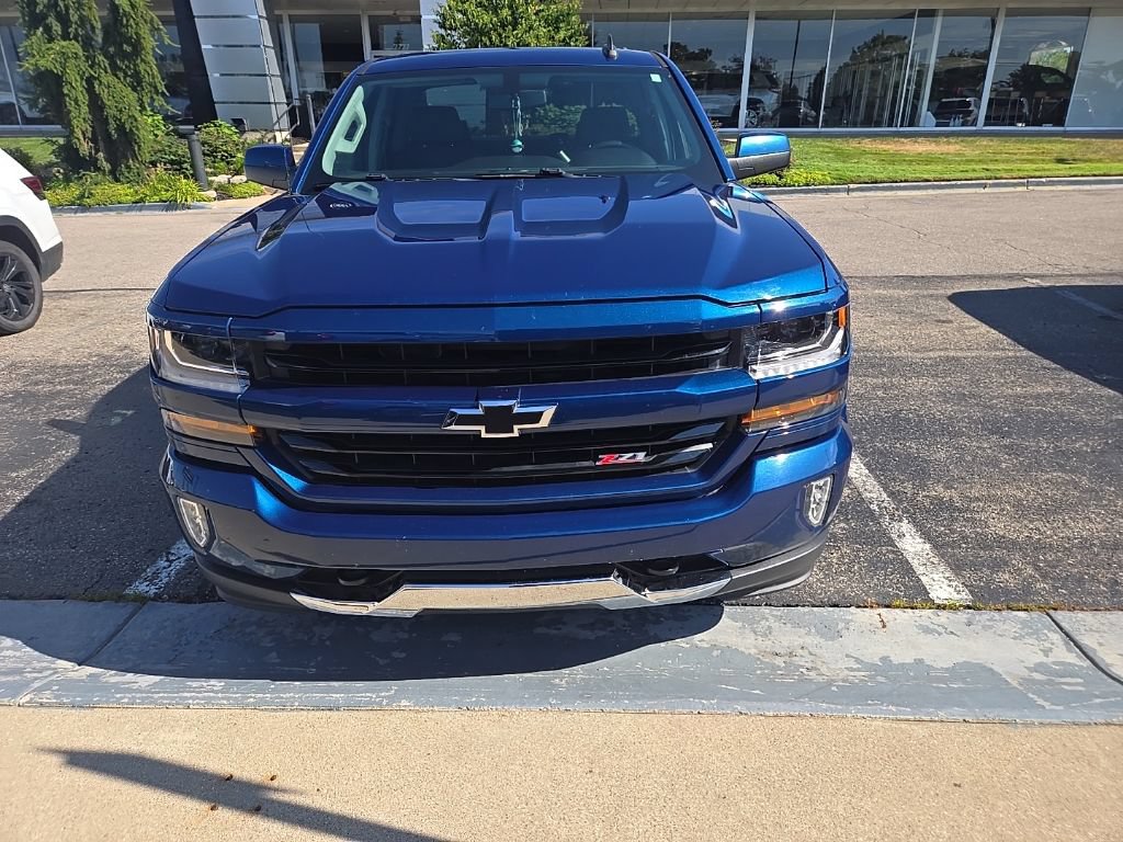 Used 2018 Chevrolet Silverado 1500 LT w/ All Star Edition AWD/4WD image 3