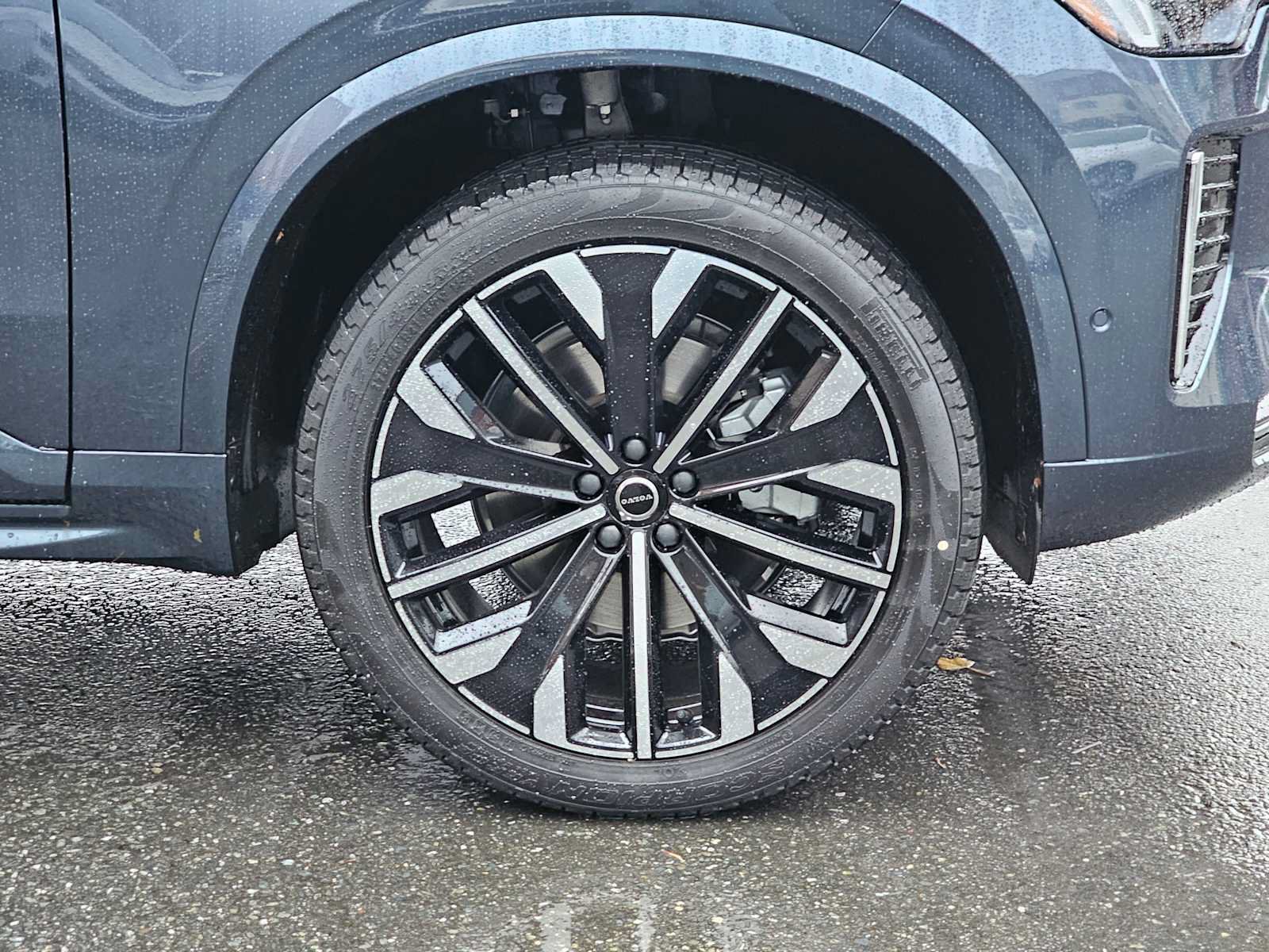 New 2026 Volvo XC90 B6 Plus w/ Protection Package AWD/4WD image 9