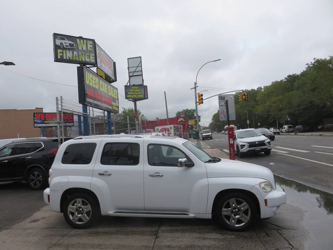 Used 2011 Chevrolet HHR LT FWD image 9