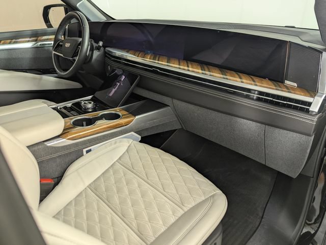 Used 2025 Cadillac Escalade Sport Platinum w/ LPO, Floor Liner Package AWD/4WD image 24