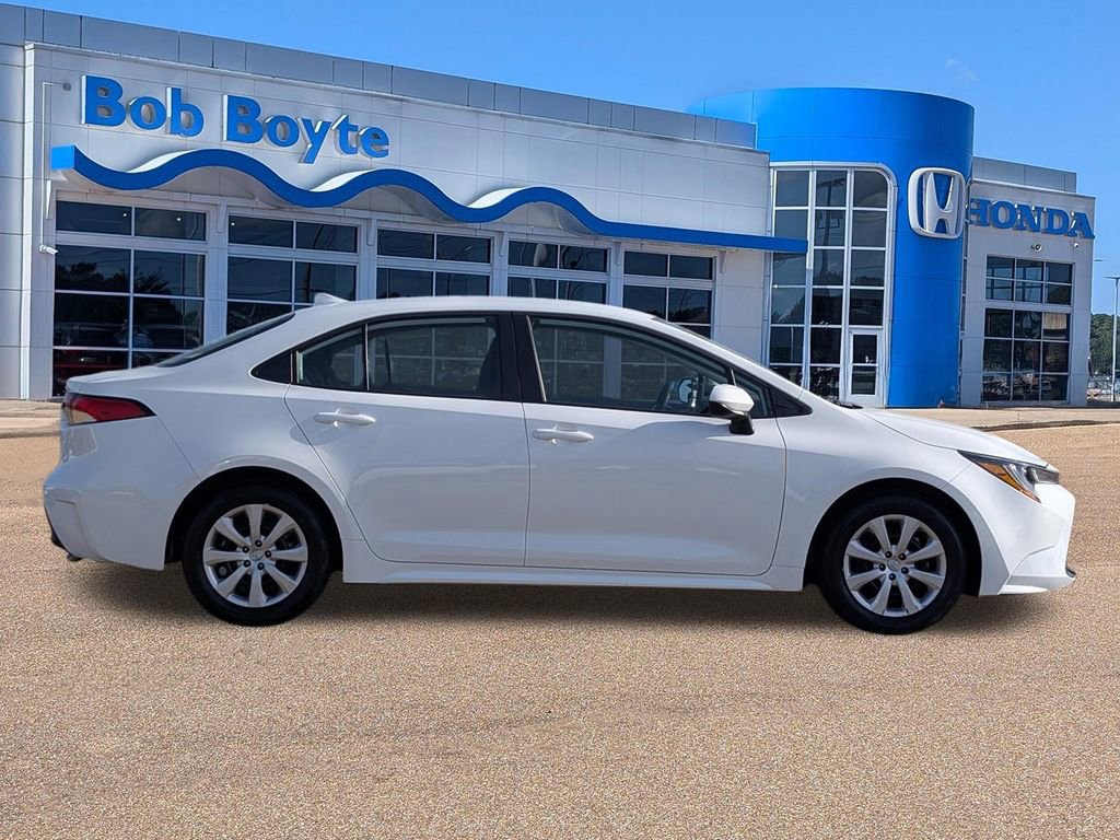 Used 2023 Toyota Corolla LE image 2