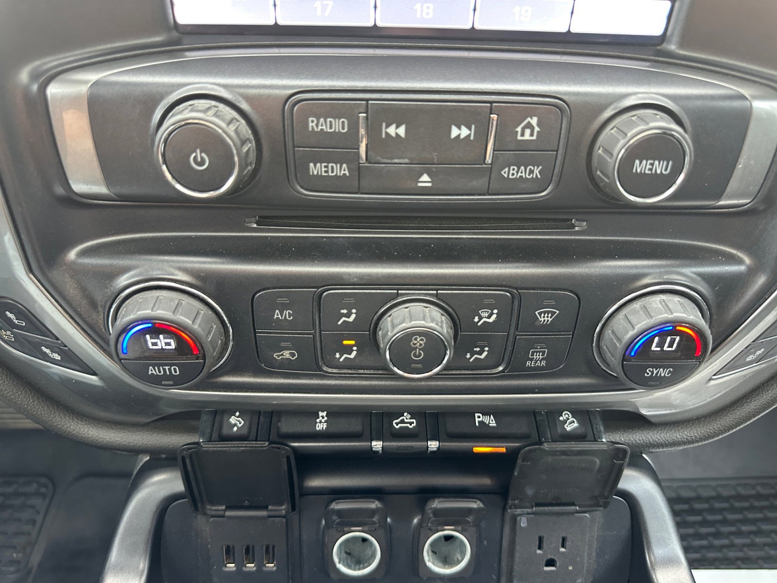 Used 2015 Chevrolet Silverado 2500 LTZ w/ LTZ Plus Package AWD/4WD image 18