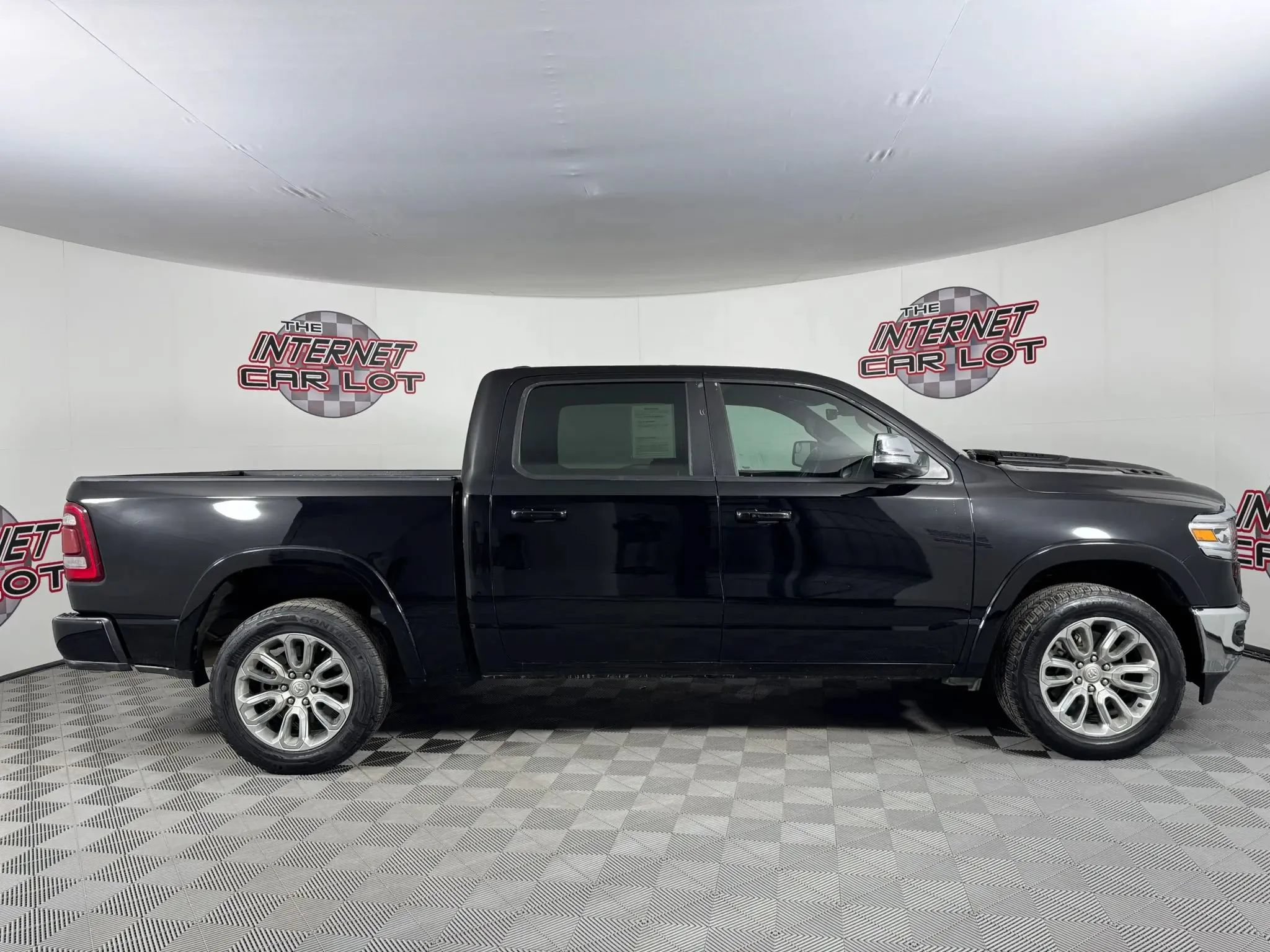 Used 2022 RAM 1500 Laramie w/ Sport Appearance Package AWD/4WD image 8